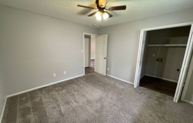 2 beds, 1 bath, 720 sqft, $695, Unit A