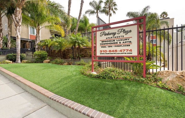 Parkway Plaza Apartments Monument Sign