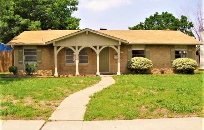 Lovely 4 Bed 2 Bath Home!