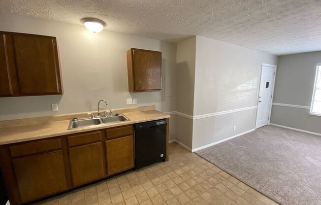 2 beds, 1 bath, 960 sqft, $1,365, Unit 81