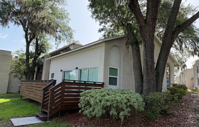 2 beds, 1 bath, 1,100 sqft, $1,600, Unit P101