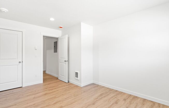 1 bed, 1 bath, 650 sqft, $1,200, Unit 1919 F