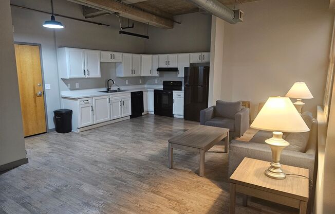 1 bed, 1 bath, 690 sqft, $1,230, Unit 417