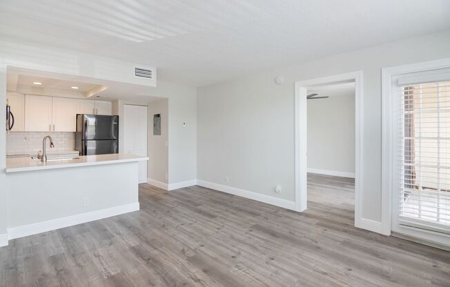 ONE BEDROOM ONE BATHROOM! WATERFRONT COMMUNITY! WITH W/D!!