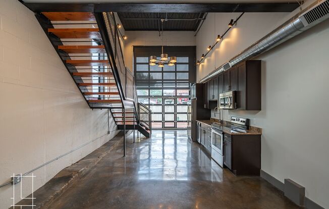 2 beds, 2 baths, $2,300, Unit 727 N. 4th St. Apt. 101