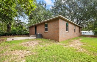 4 beds, 2 baths, $3,199, Unit 1901 HoneySuckle Drive