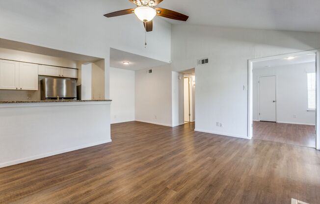 2 beds, 1 bath, $1,500, Unit #2033