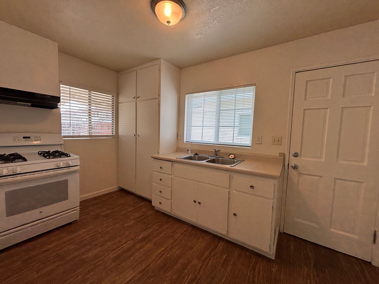 Carroll Ave - 218 - GOLD