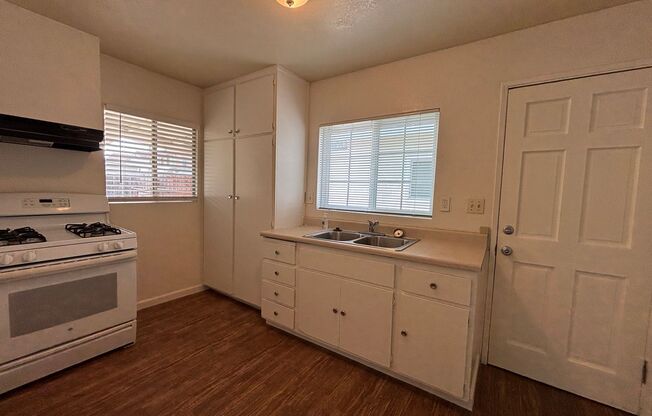 Carroll Ave - 218 - GOLD