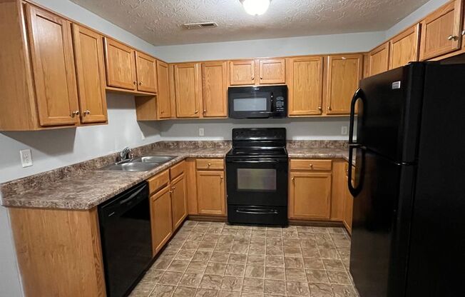 3 beds, 2 baths, 1,200 sqft, $1,000, Unit 343E