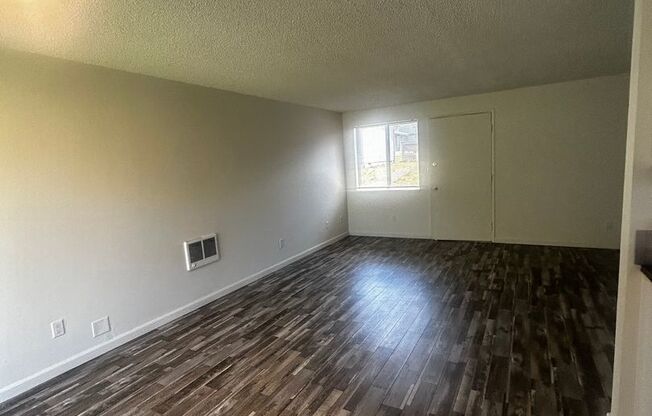 2 beds, 1 bath, 900 sqft, $1,595, Unit D