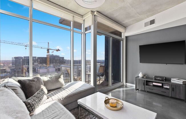1 bed, 1 bath, $2,295, Unit Unit 1816