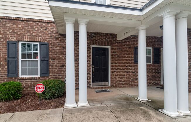 Beautiful Condo Minutes from Ballantyne with Modern Finishes & Great Amenities!