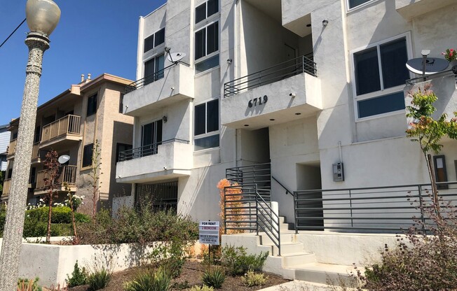 2 beds, 2 baths, $2,745, Unit 07