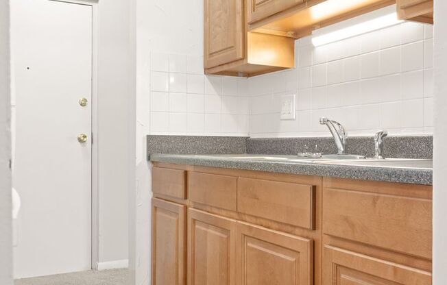 2 beds, 1 bath, 800 sqft, $1,100, Unit 379-206