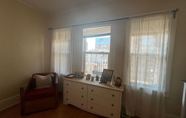 4 beds, 2 baths, $2,295, Unit 10