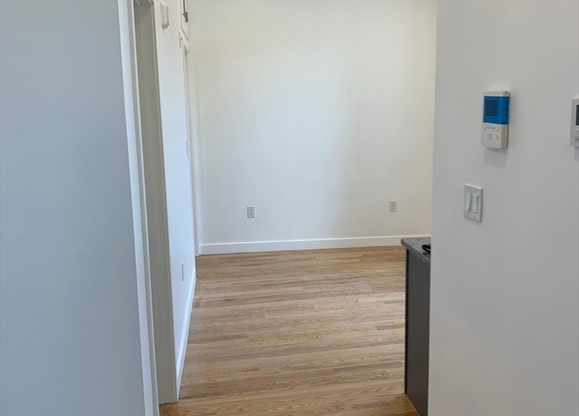 Studio, 1 bath, 300 sqft, $1,475, Unit 407