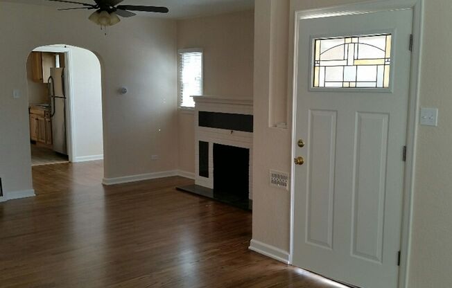 AWESOME 3-BDRM HOME NEAR DU - INCLUDES GARAGE + OFF-STREET PARKING!