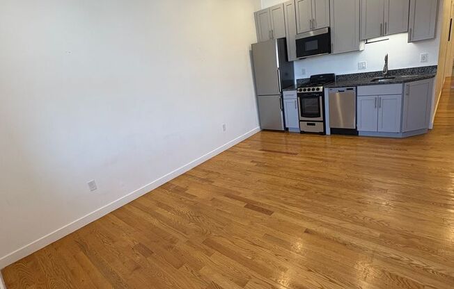 2 beds, 1 bath, 9,999 sqft, $2,250, Unit 64-201