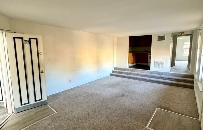 2 beds, 1 bath, 700 sqft, $1,150, Unit 606 West - 05