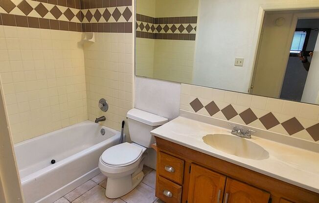 CUTE TEMPE HOME ON NO OUTLET STREET!!