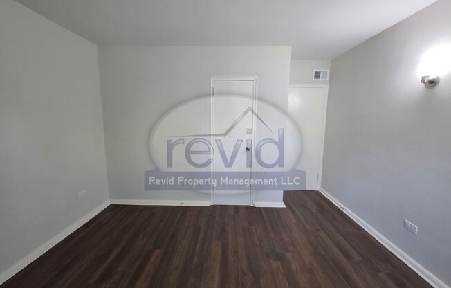 2 beds, 1 bath, 752 sqft, $995, Unit 1301-4