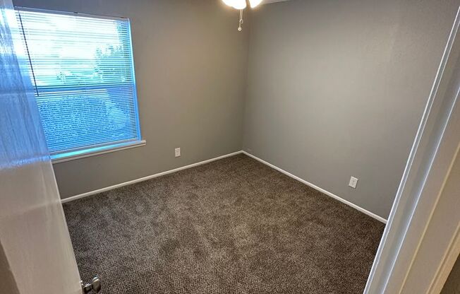 2 beds, 1.5 baths, 900 sqft, $920, Unit 605-202