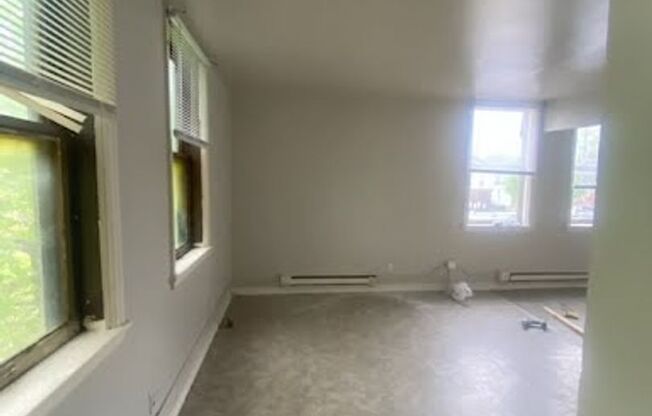 828 W Windlake Ave.