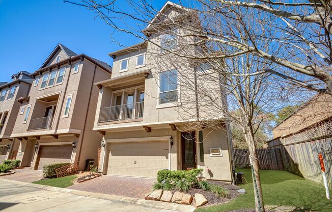 Gorgeous 3 story 3bed/3bath in gated community!
