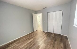 Lakeside Cove Apartments