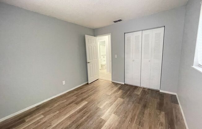 Lakeside Cove Apartments