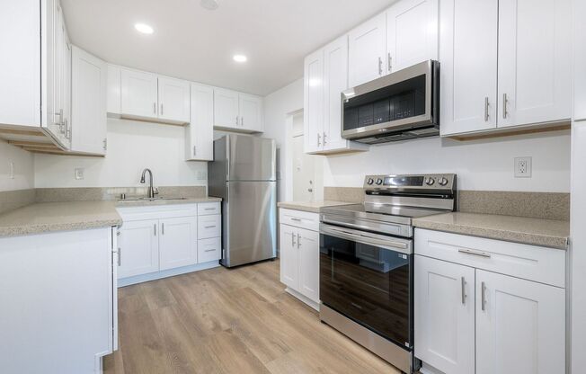 3 beds, 2.5 baths, 1,130 sqft, $3,195, Unit 44