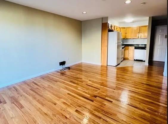 1 bed, 1 bath, $2,500, Unit 5-E