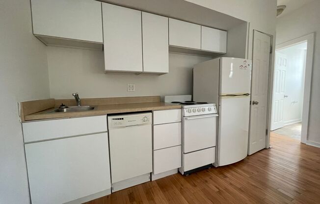 1 bed, 1 bath, 410 sqft, $1,499, Unit 3530 Louisa St. #18