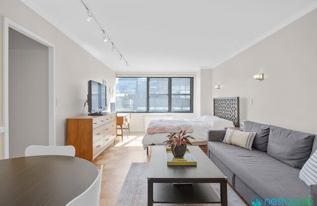 4 beds, 4 baths, 2,200 sqft, $12,000, Unit 1009