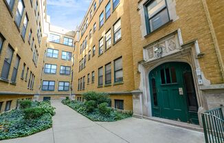 Beautiful 2Bed/1Bath in South Shore!