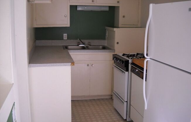 1 bed, 1 bath, 440 sqft, $1,650, Unit 961 10th St.