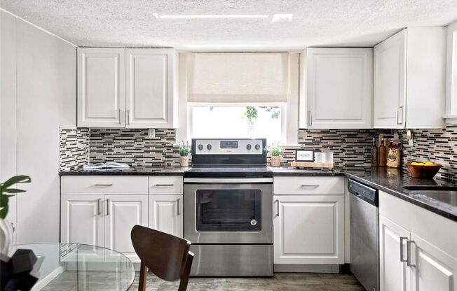 2 beds, 1 bath, $1,395