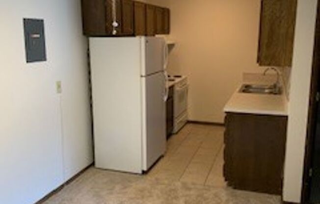 1 bed, 1 bath, 694 sqft, $1,100, Unit 25-104