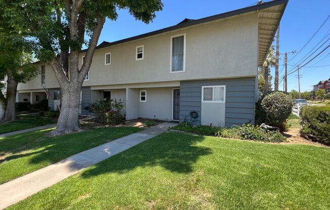 Lovely 3 Bed 2.5 Bath Townhome with 2 Car Garage in Placentia