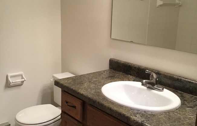2 beds, 1 bath, 950 sqft, $1,750, Unit 7662CC