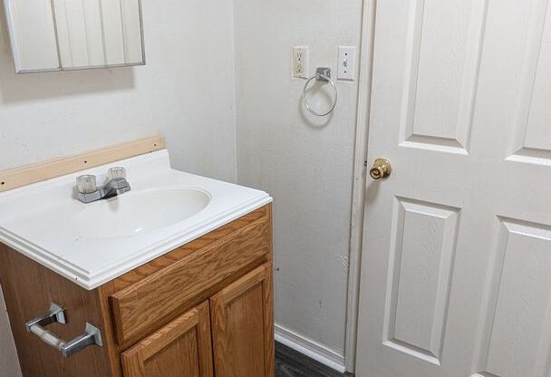 1 bed, 1 bath, $500, Unit 1