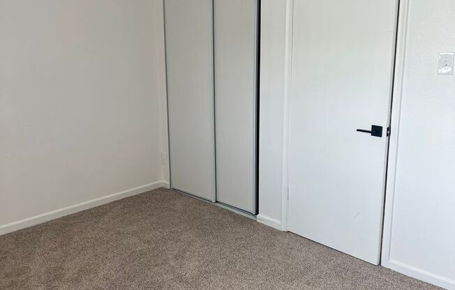 2 beds, 2 baths, 992 sqft, $1,800, Unit 15