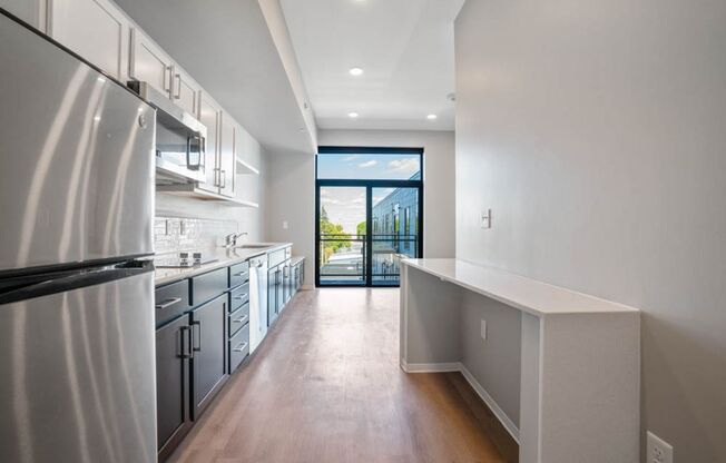 Studio, 1 bath, 390 sqft, $1,075, Unit 2422