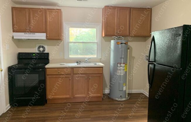 3 beds, 1 bath, 998 sqft, $1,399