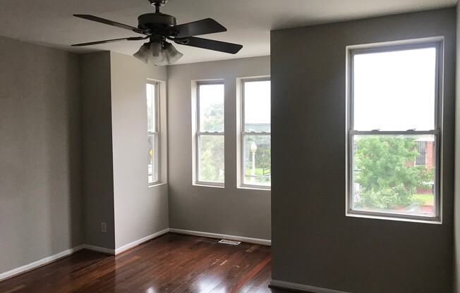 Gorgeous 3 Bedroom , 2 Level Townhome- Hardwood floors, Newly Renovated