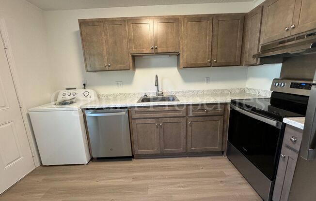 2 beds, 1 bath, $925, Unit 212