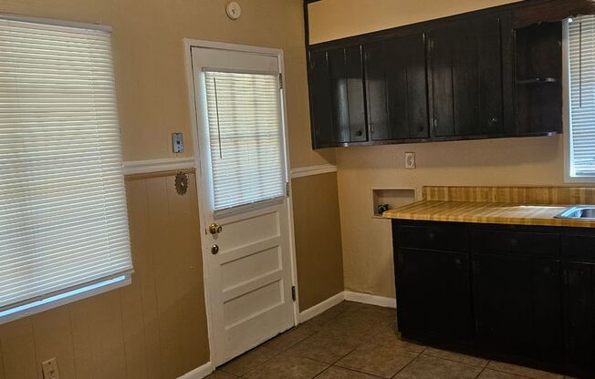 3 beds, 2 baths, $1,700