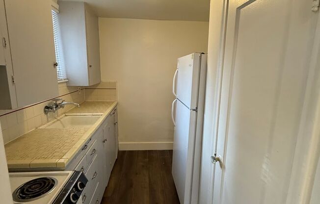 1 bed, 1 bath, 750 sqft, $1,200, Unit 885 Ramona