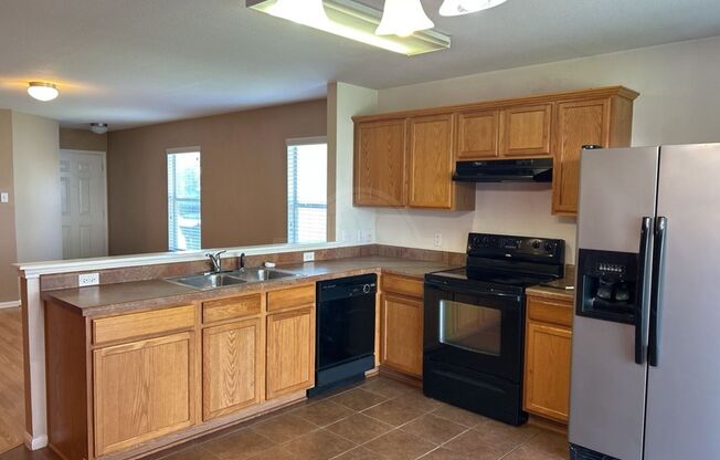 3 beds, 2 baths, $1,595